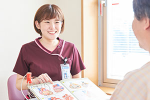 患者さんへの生活指導はパンフレットそのままの話にならないように、毎回内容を変えて工夫を凝らしている。